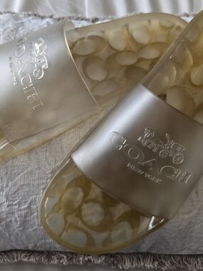 COACH ULYSSA Slide Clear Amber - Beach Pool Festival US W 9 - Discolored Bottom